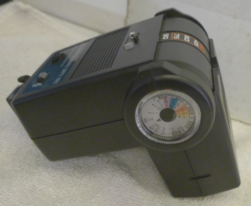 Vivitar 283 Auto Thyristor Electronic Shoe Mount Directional Flash - TESTED B