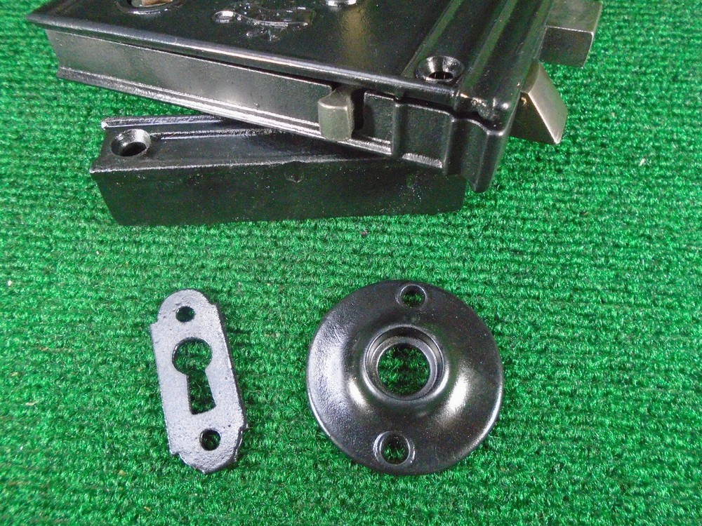 5" VERTICAL RHC RIM LOCK COMPLETE w/ KEY, KEEPER, & KNOBS, ESCUTCHEON (15456)