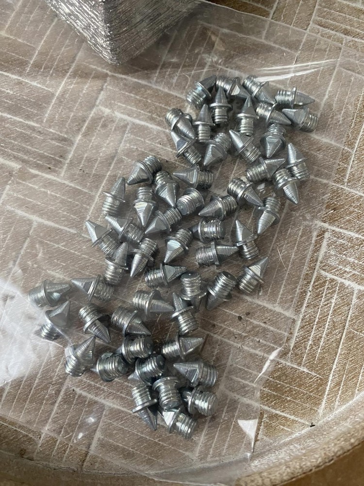 Cleat spikes Pack of 55
