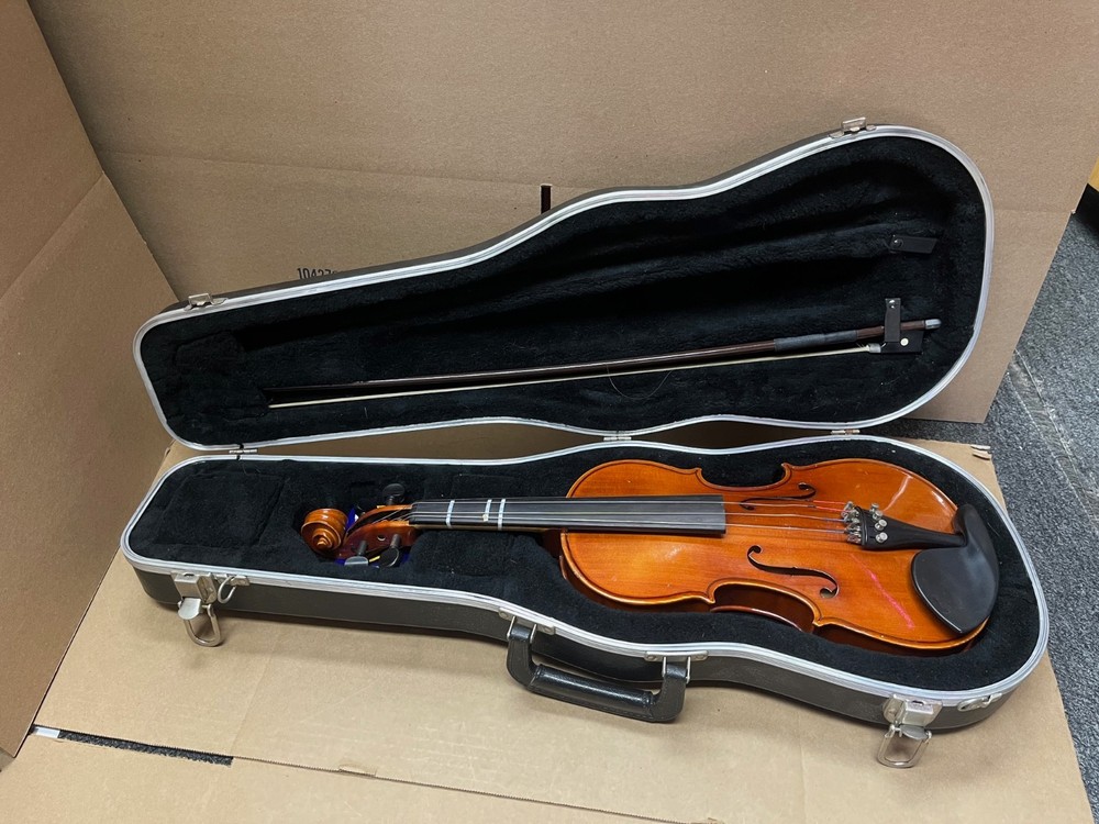 Hermann Beyer E201/3 3/4 Violin W/ Case