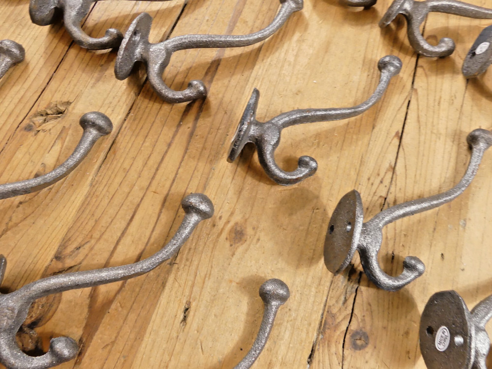 20 Cast Iron School Style Coat Hooks Hat Hook Rack Hall Tree Acorn *READ RUST*