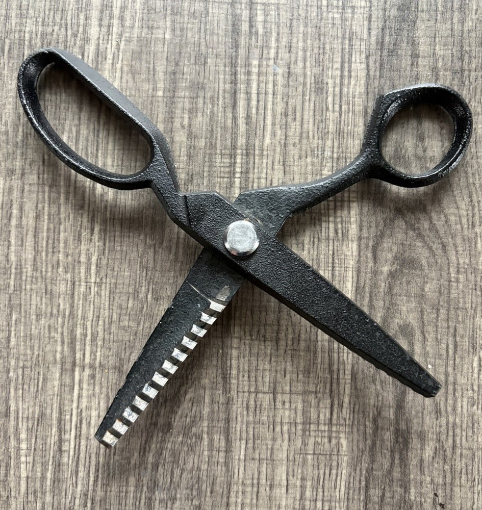Cast Iron Sewing Scissors Pinking Shears Zigzag Cut