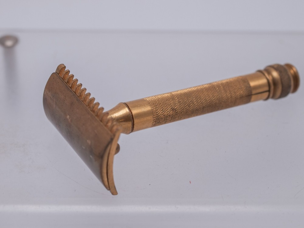 1920s - Gillette Old Type Double Edge Open Comb Razor - Cracked Handle!