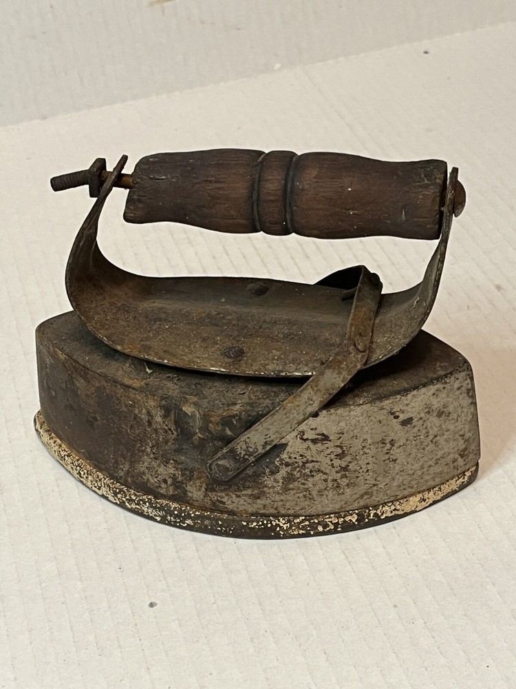 VINTAGE SAD IRON