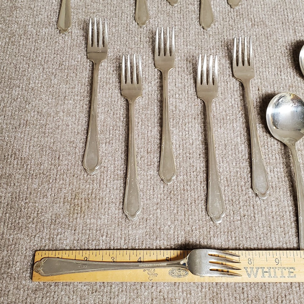 Cunningham Silver Plate Laurel 1934 Silverplate 65 pcs Flatware Silverware