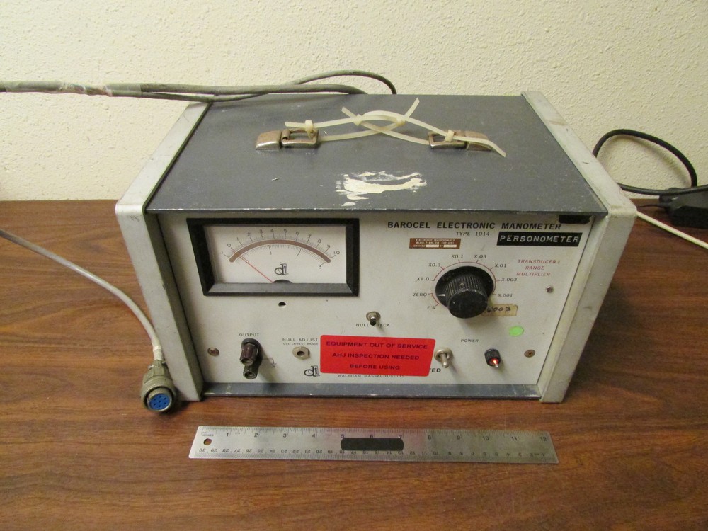 Barocel Electronic Manometer Type 1014 Tested For Power Up No Probe