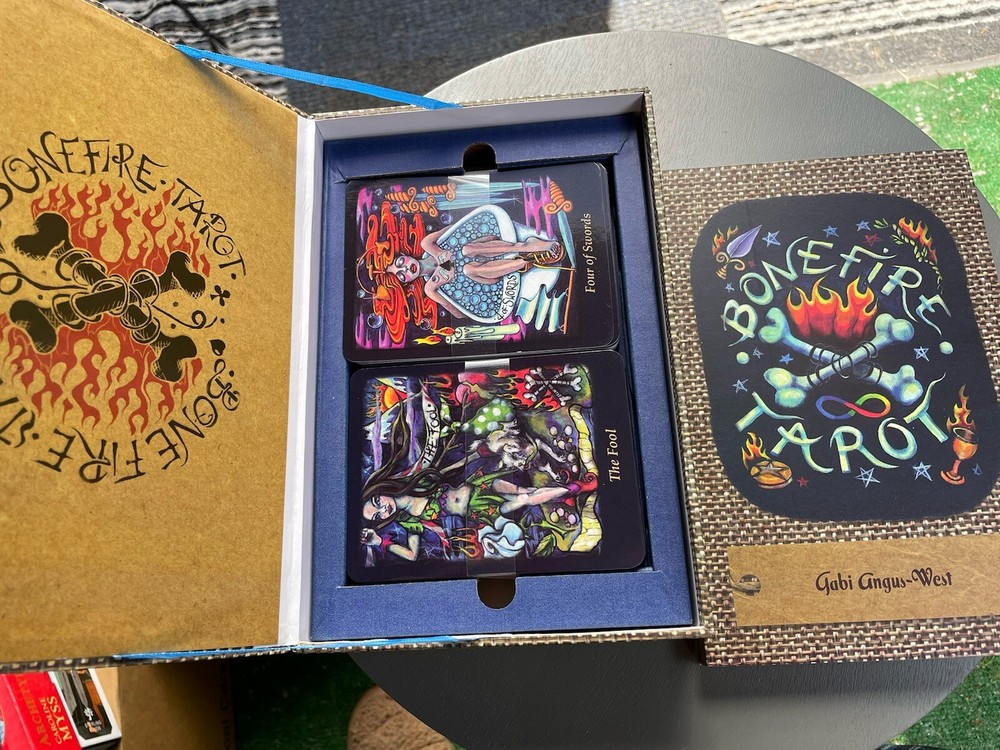 Bonefire Tarot, Collectors Box, Gabi Angus-West 2016