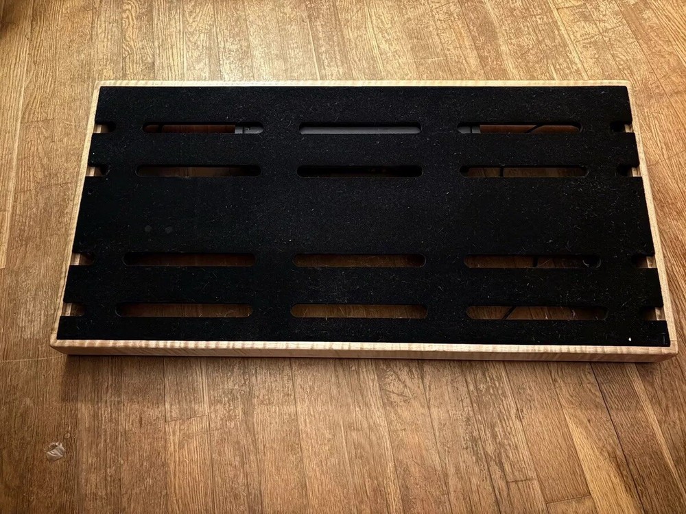 Custom 16 power channel pedal board
