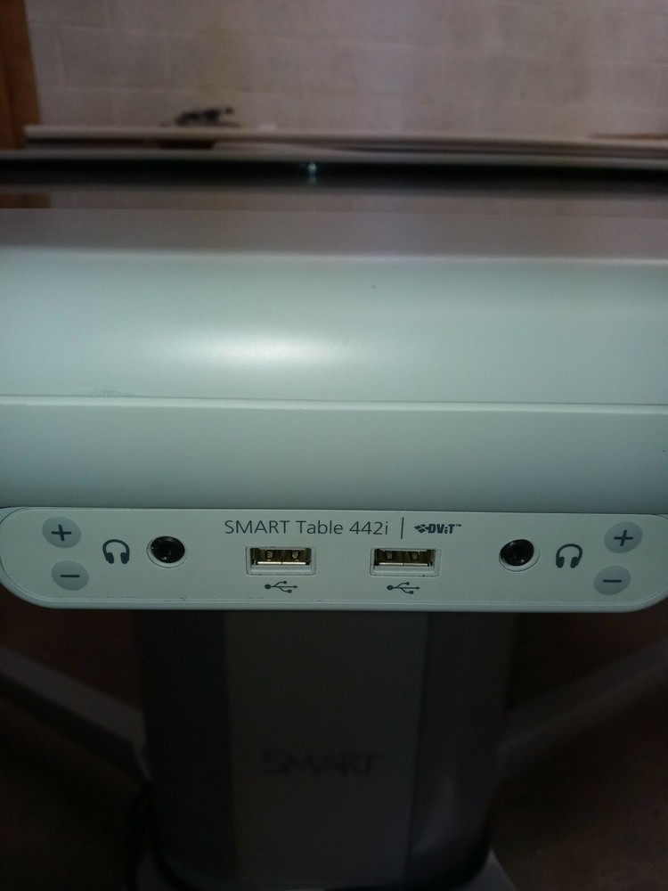 Smart Table 442i Collaborative Learning Center