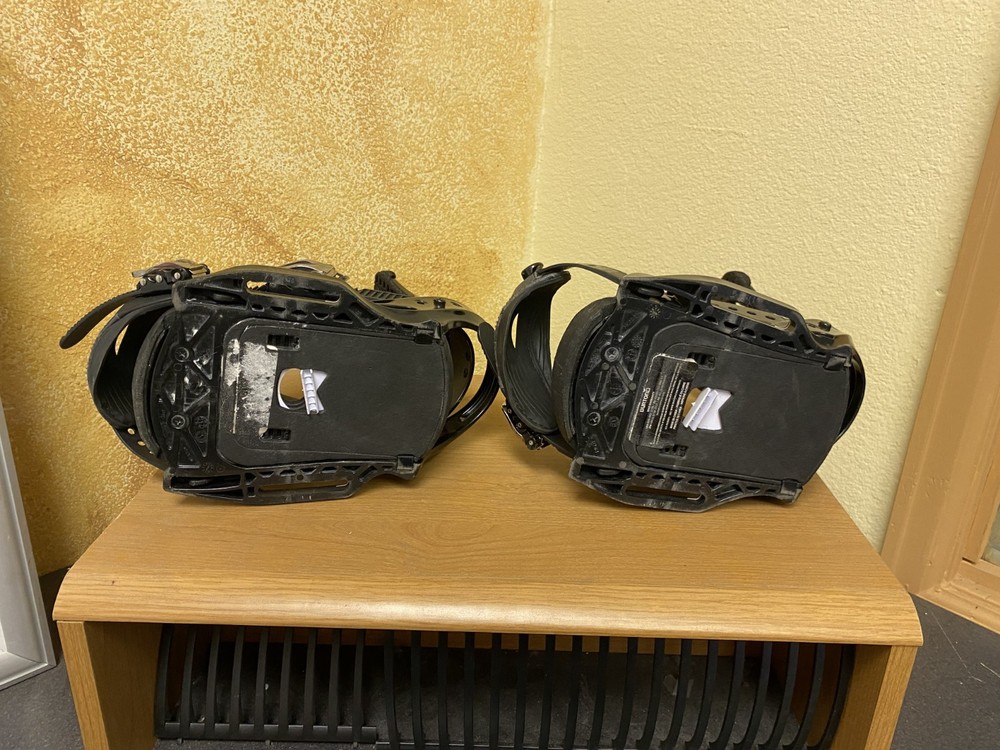 Used Burton Scribe EST Snowboard Bindings, Size Medium, SOLD AS IS