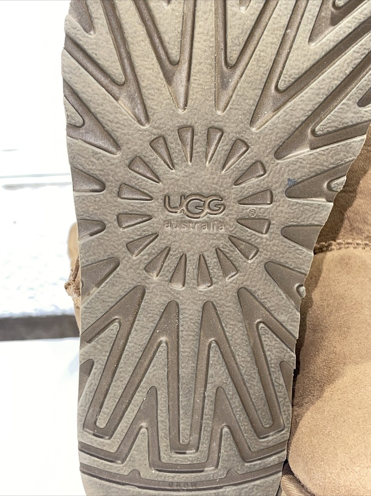 UGG BOOTS WOMEN CLASSIC MID LARGE US SIZE 7