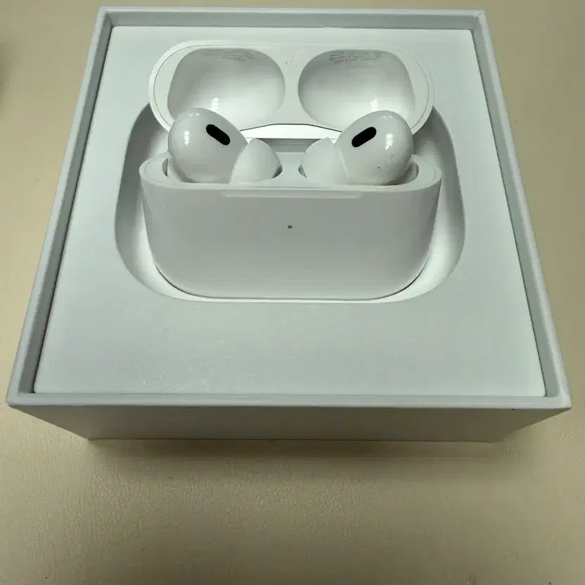 Apple AirPods Pro 2nd Gen Full Package Pre-Owned