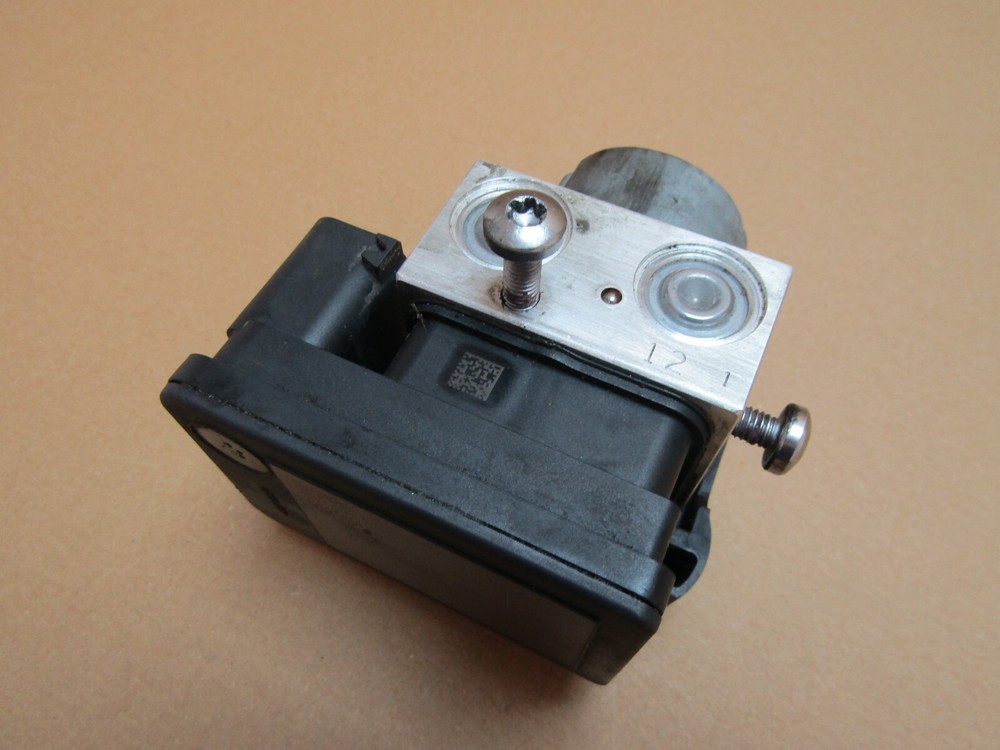 Triumph Thruxton 1200 R 2016 9,276 miles ABS pump control unit module (11479)