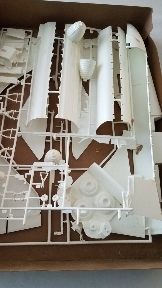 Monogram # 5702-Space Shuttle Challenger-1/72 Scale-1983-New Open Box