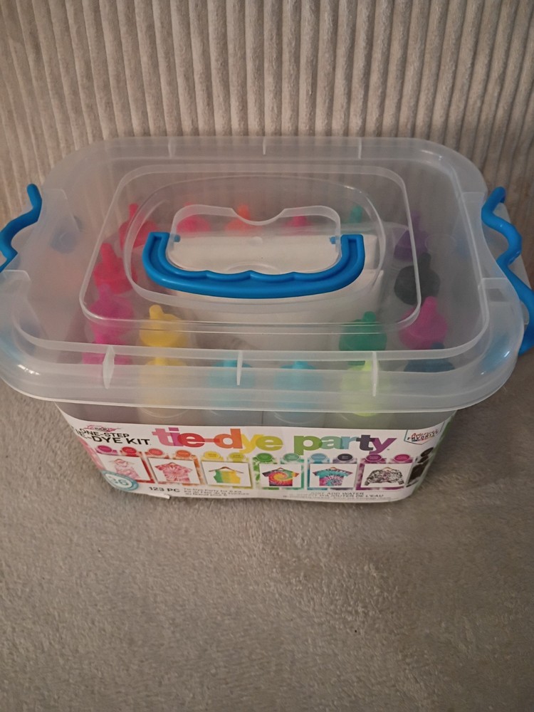 Tulip 34723 One-step Tie Dye Party Kit
