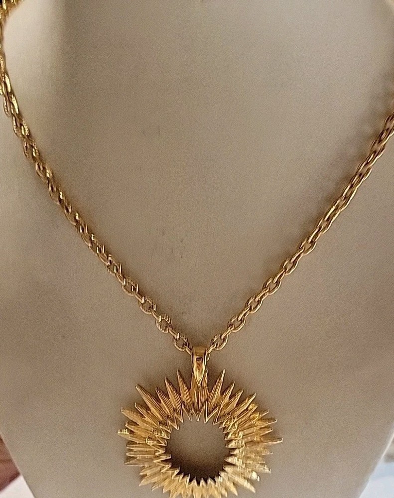 Vintage Signed Pat Pend Sarah Cov Outer Spa E Pendant With Chain