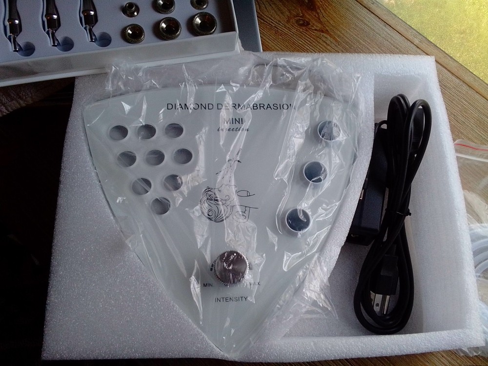 Portable Mini Diamond Microdermabrasion Machine With Spray Function For Home Spa
