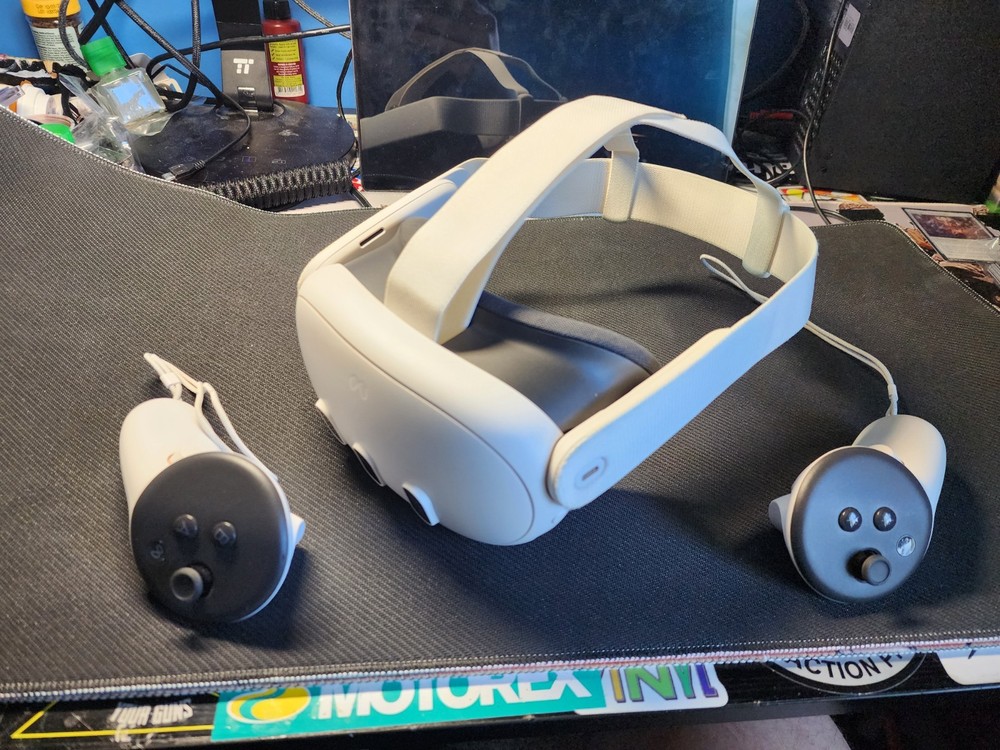 Meta Quest 3 128GB Standalone VR Virtual Reality Gaming Headset & Controllers*