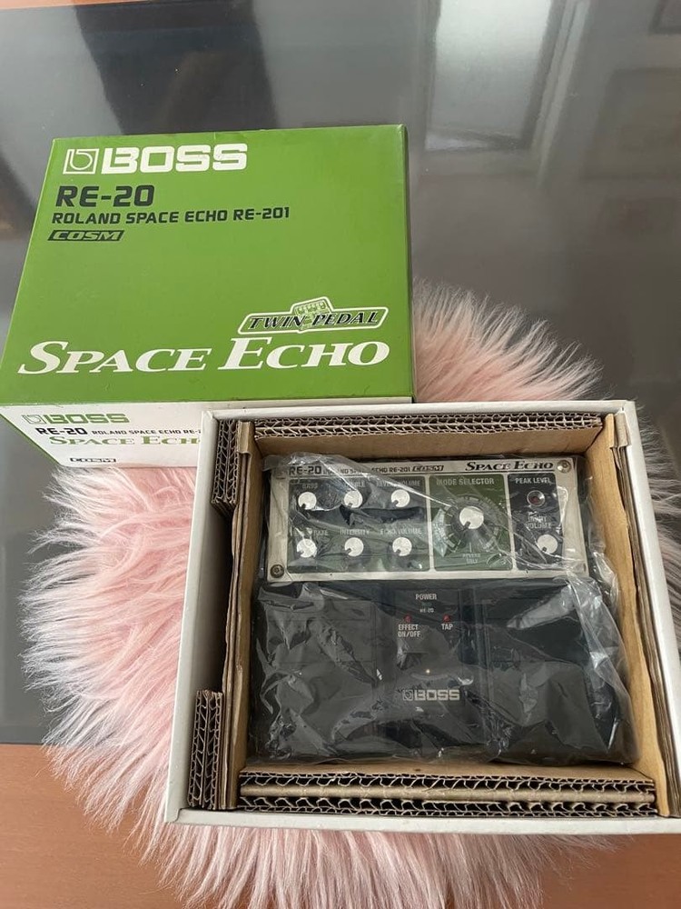 BOSS RE-20 Space Echo Delay Pedal with Box Operation Confirmed
