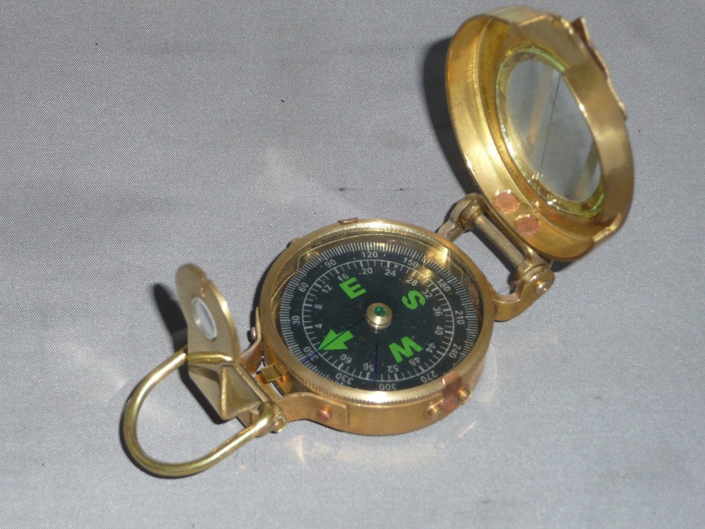 COMPASS  BRASS     MILITARY STYLE COMPASS