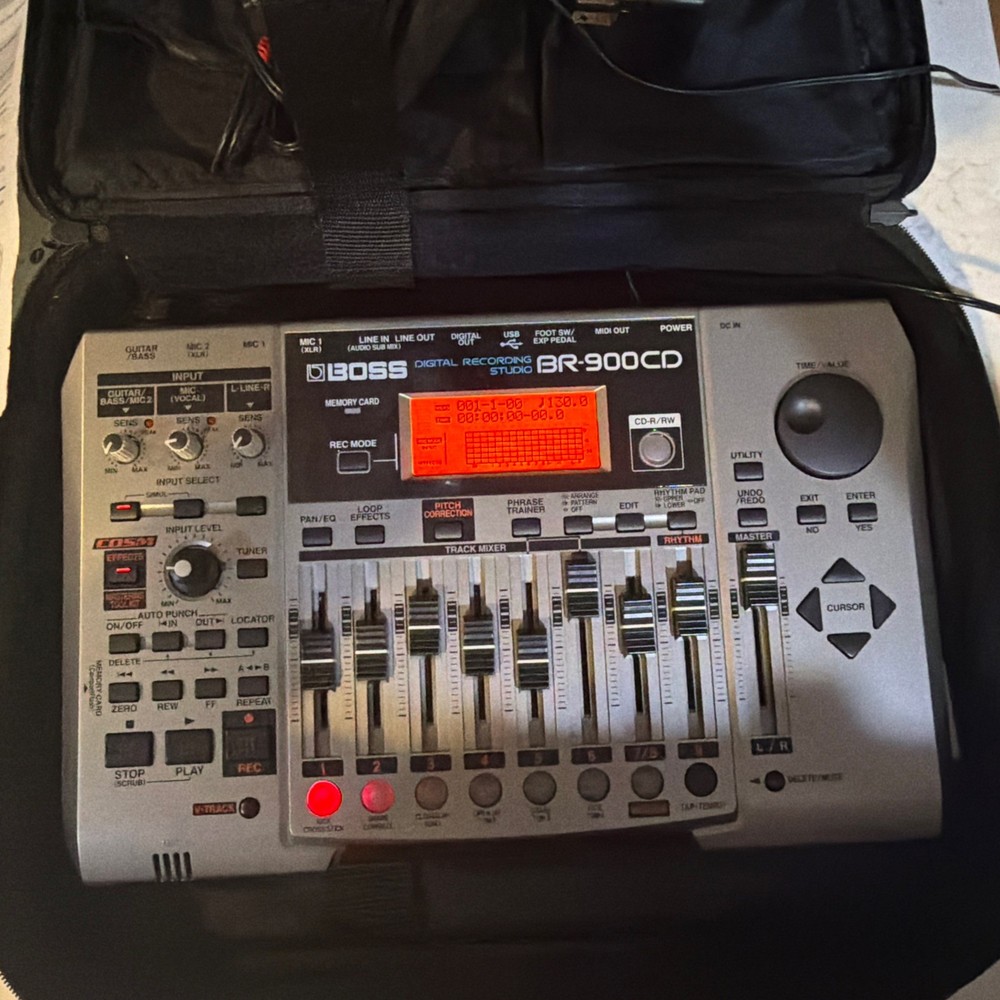 BOSS BR-900CD Digital Studio Multi Track Recorder Power Tested Working