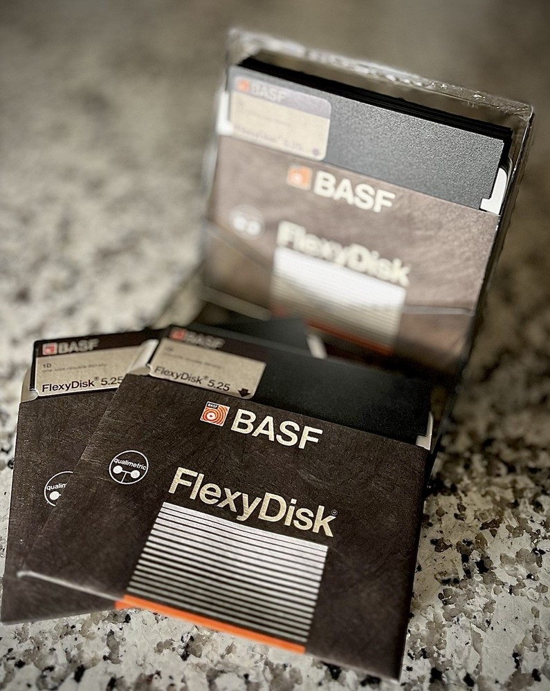BASF Flexydisk 10 Pack Double Sided Double Density Floppy Diskettes In Hard Case