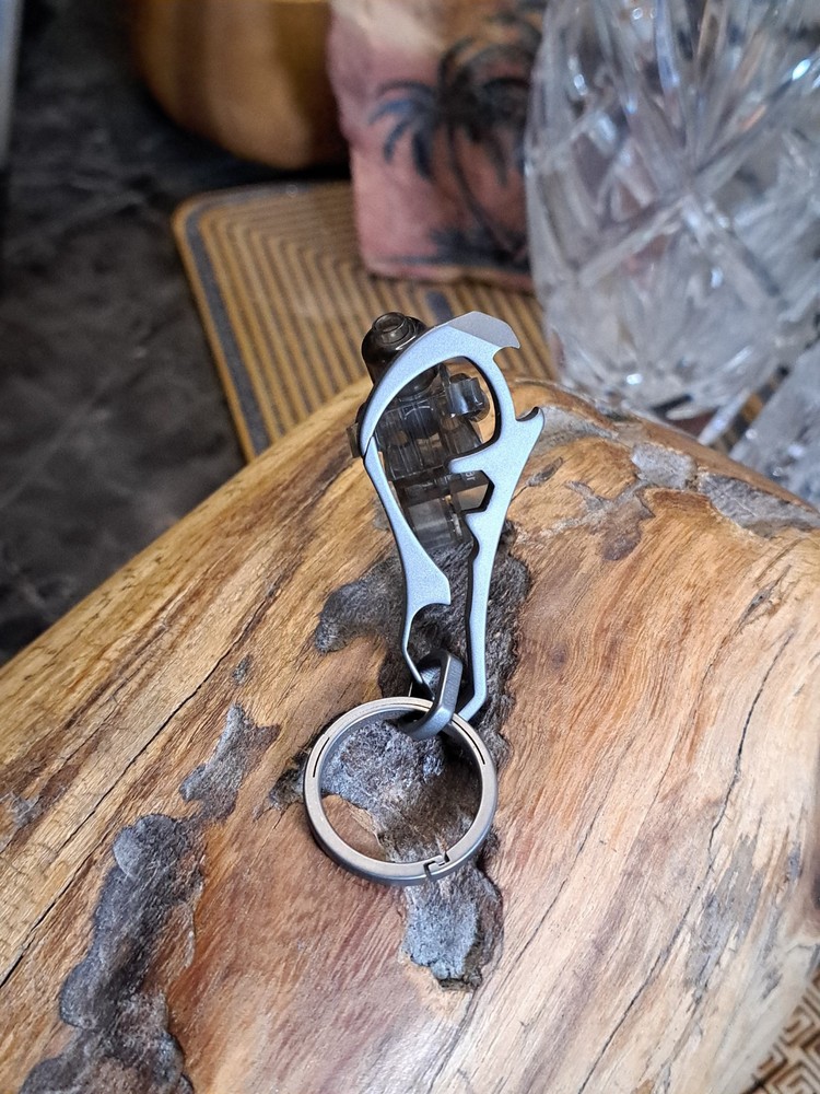 EDC TITANIUM MULTI-TOOL CARABINER KEYCHAIN