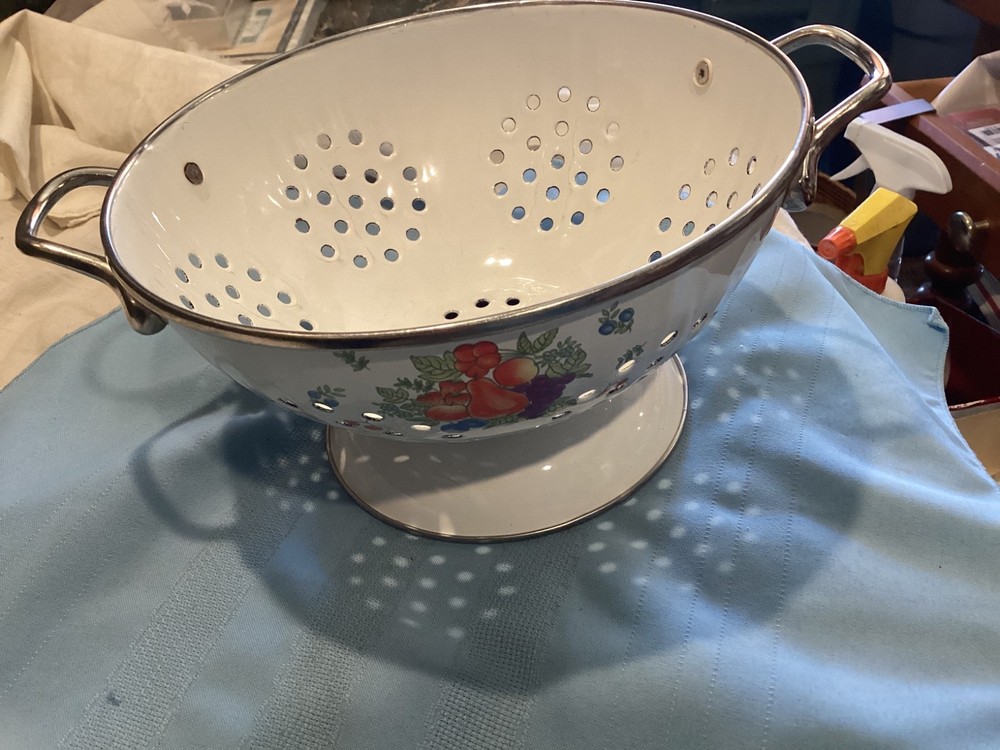 New White Pedestal Enamelware Fruit Decor Colander