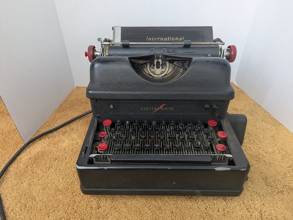 Electromatic Electric Typewriter Model A (1) ?- IBM - works   Needs refurbishing