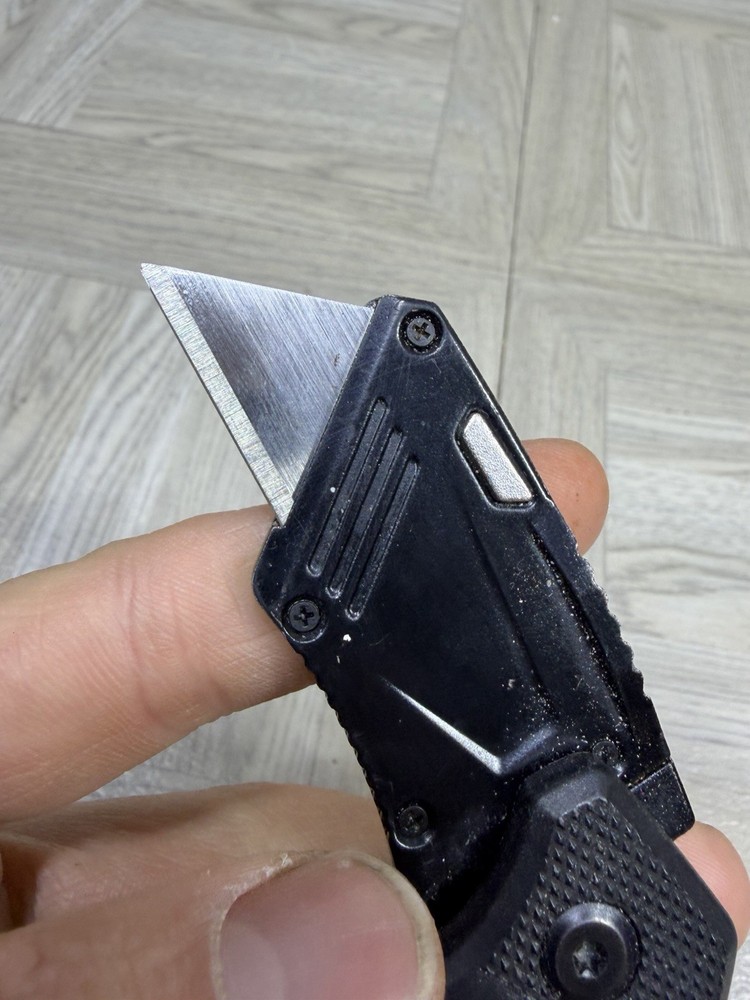 Kobalt Tools Folding Box Knife Black Box Cutter Sharp