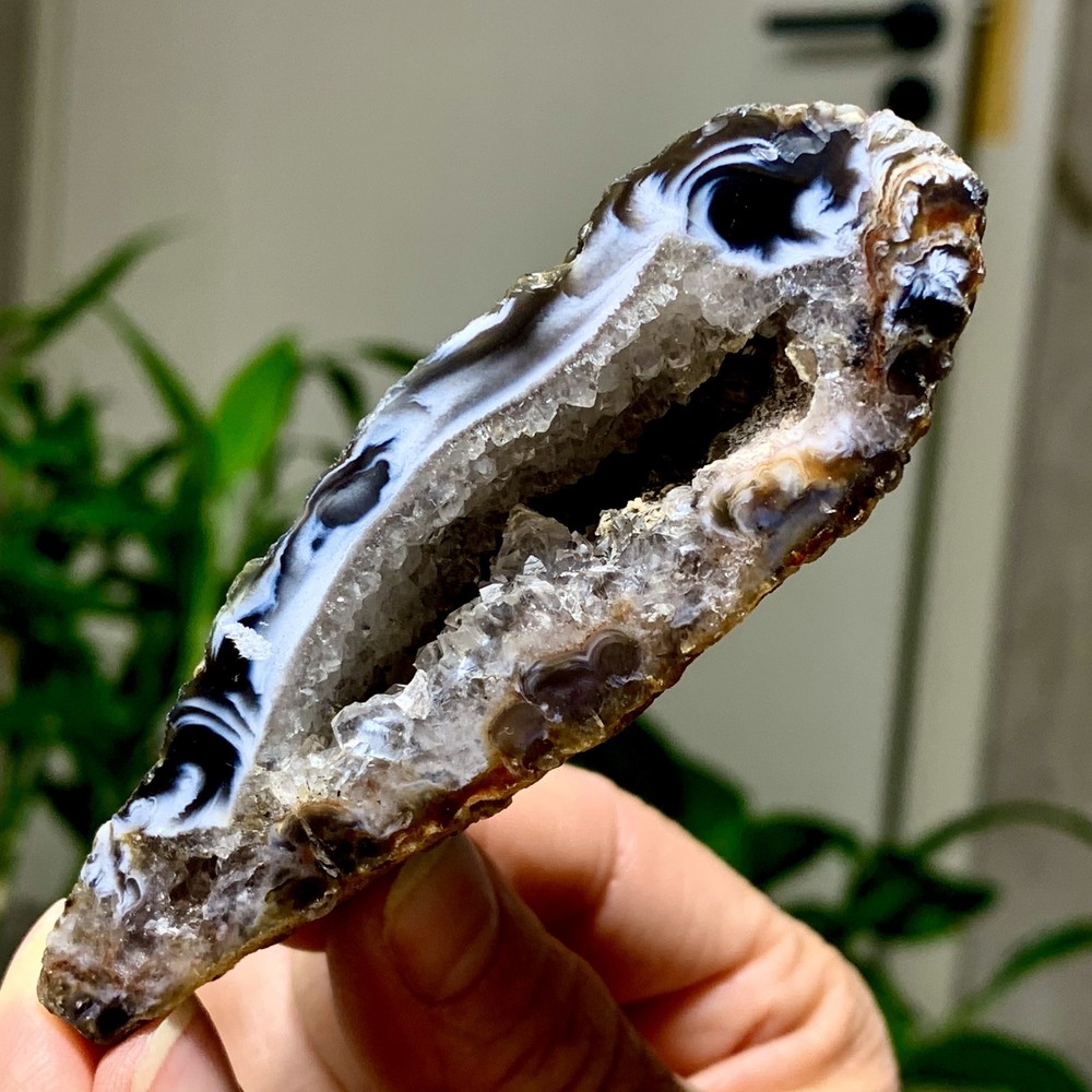 103G Natural agate geode quartz cluster crystal specimen Healing