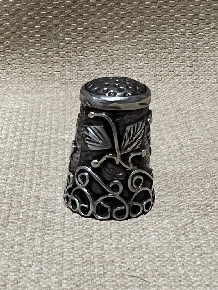 Vintage Sterling Silver Mid Century Vine Design Thimble.
