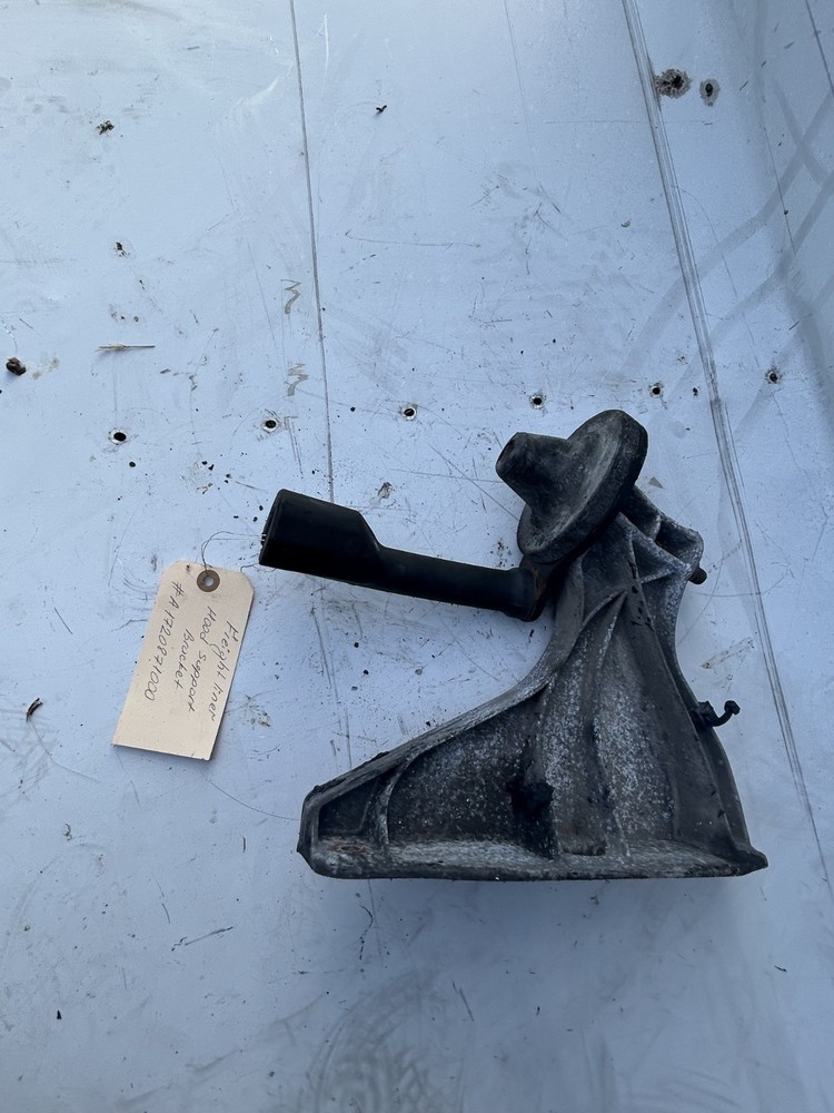 Hood Support Bracket Assembly | Freightliner Part number: A1720871000