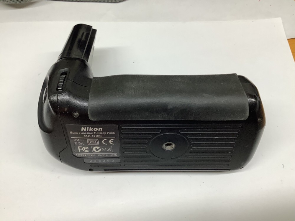 Nikon MB-D100 Multi-Function Battery Pack for Nikon D100 Cameras