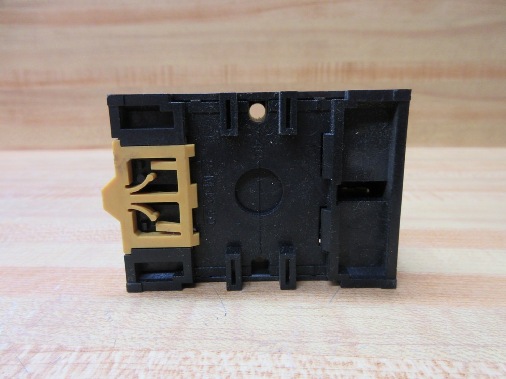Omron P2CF-11 Relay Socket P2CF11 (Pack of 3)
