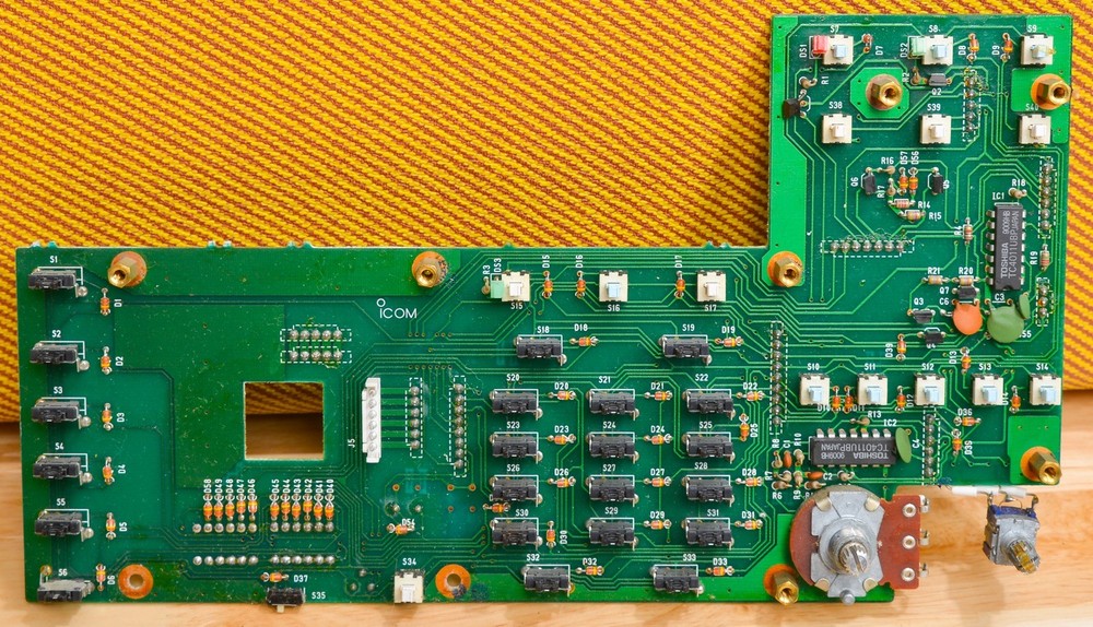 ICOM IC-765 FRONT PANEL PUSH BUTTON SWITCH PC-BOARD B1999B w/MEM & RIT ENCODERS
