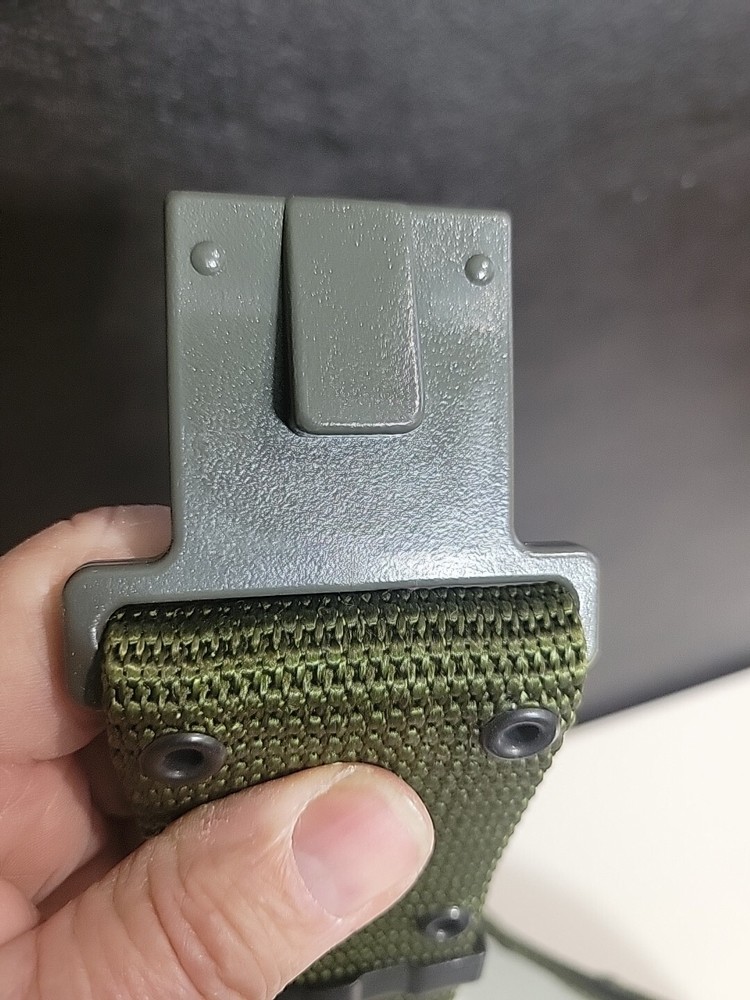 MILITARY GREEN US COMBAT ADJUSTABLE BELT - SIZE LARGE