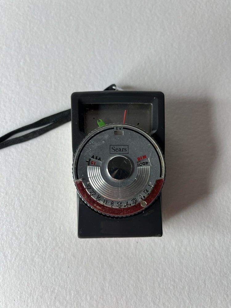VINTAGE SEARS LIGHT METER MODEL 97A w/ STRAP - TESTED (B6)