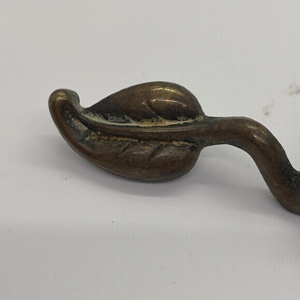 Vtg Brass Single Drawer Pull Leaf Design (11)