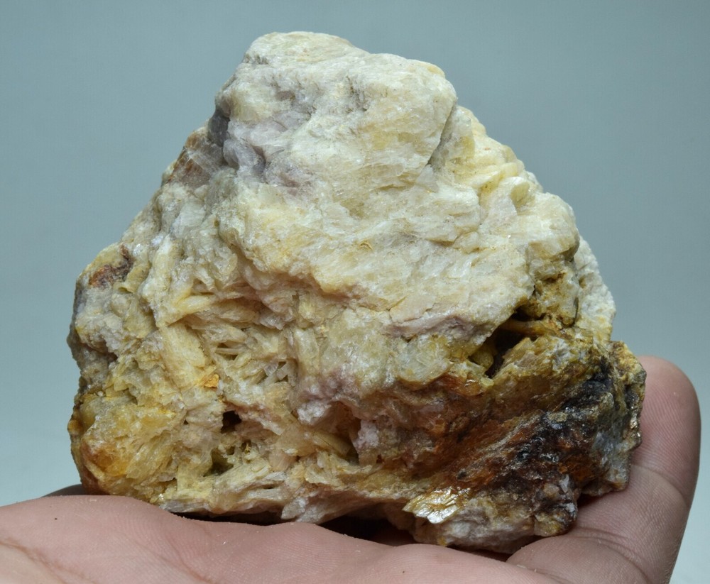 Fluorescent Phosphorescent Slight Color Change Hackmanite with Winchite 281 gram