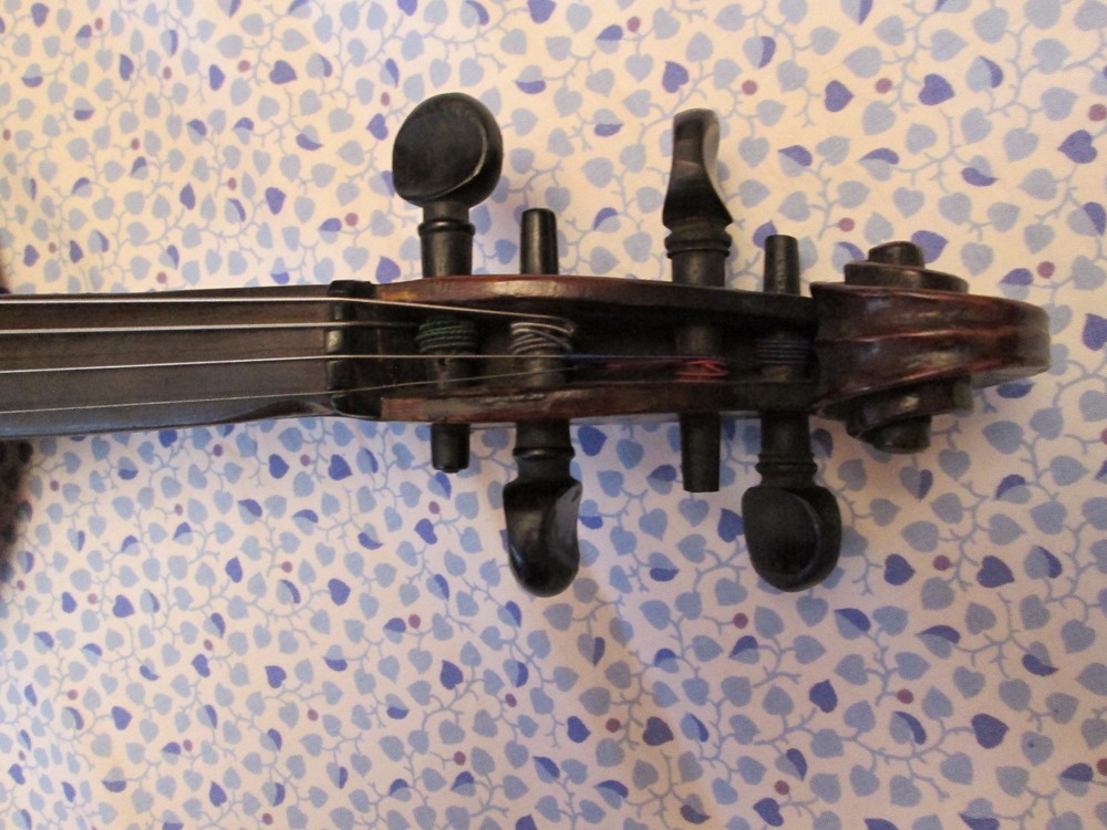 VERY, VERY OLD FULL SIZE VIOLIN