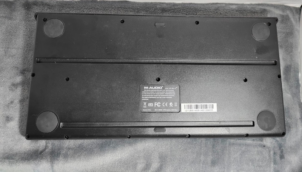 M-Audio Axiom AIR Mini 32 USB MIDI Keyboard & Pad Controller