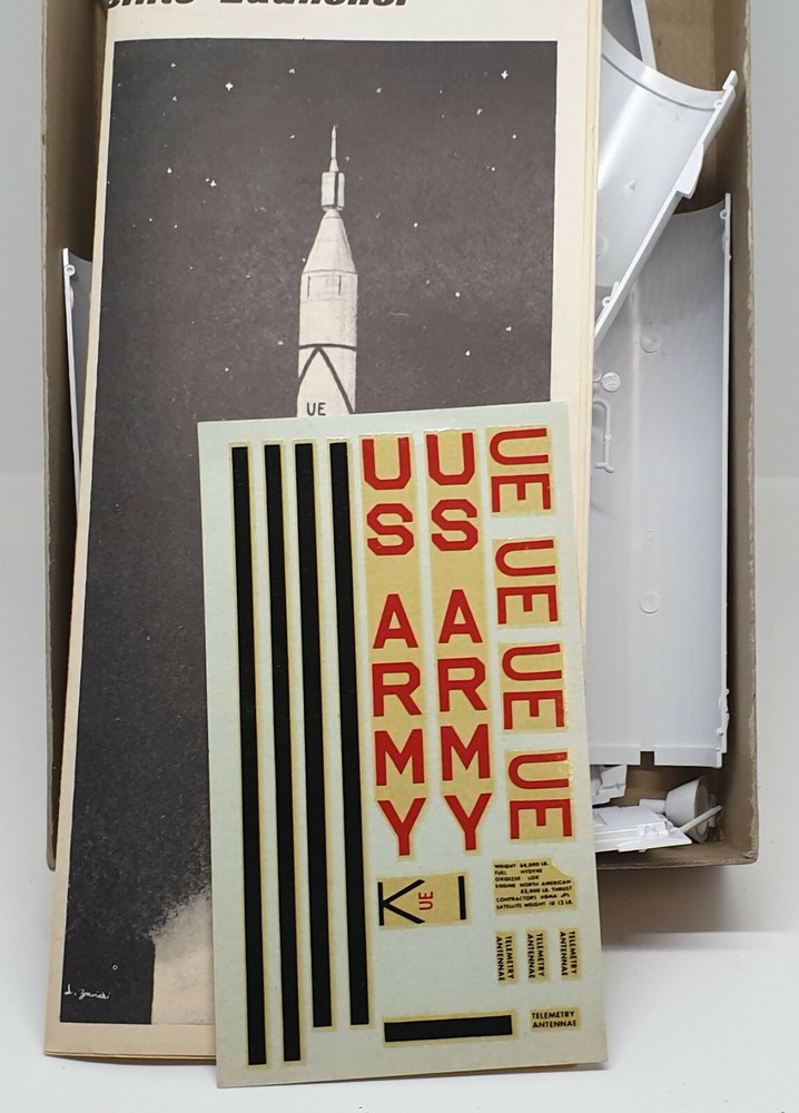 SPACE : JUPITER C EXPLORER SATELLITE LAUNCH VEHICLE MODEL KIT BY HAWK IN 1966