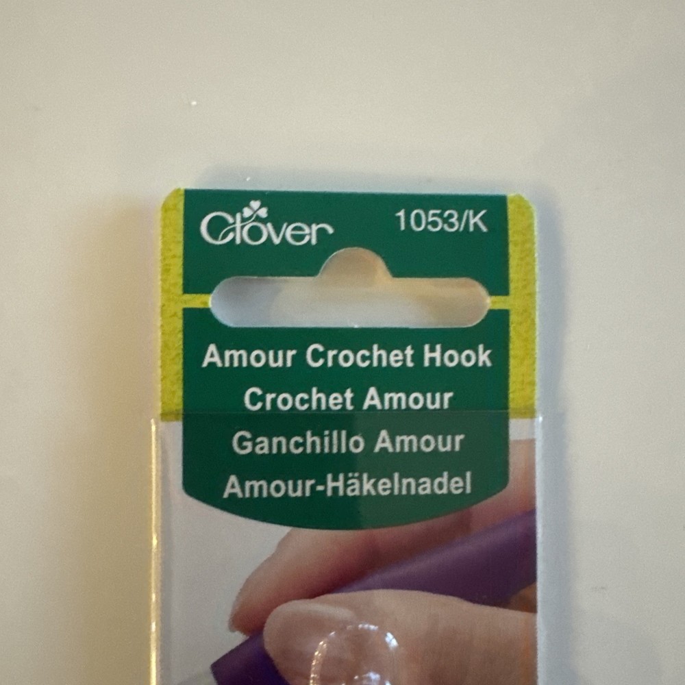 Clover 1053K Amour Crochet Hook (6.5mm)