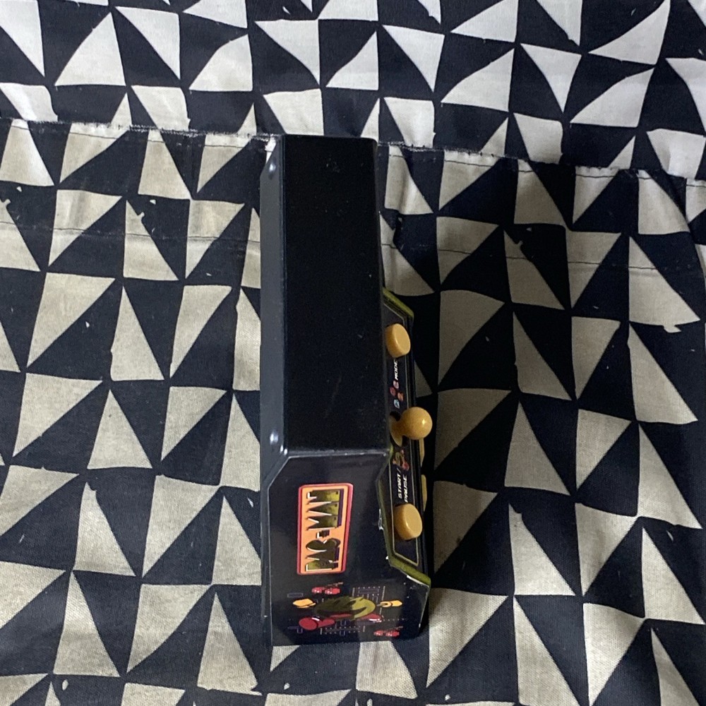 Arcade Classics, Pac-Man Color LCD Retro Mini Arcade Game Basic Fun Gold Variant