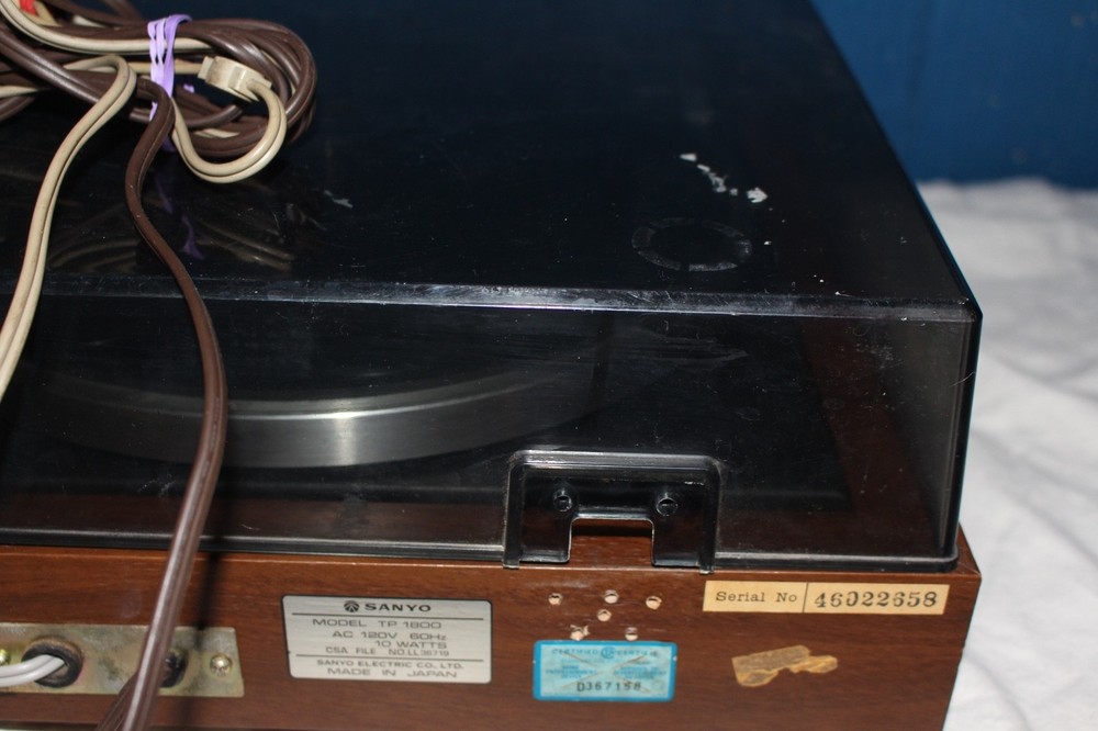 Sanyo TP-1800 Turntable - Missing 1 hinge