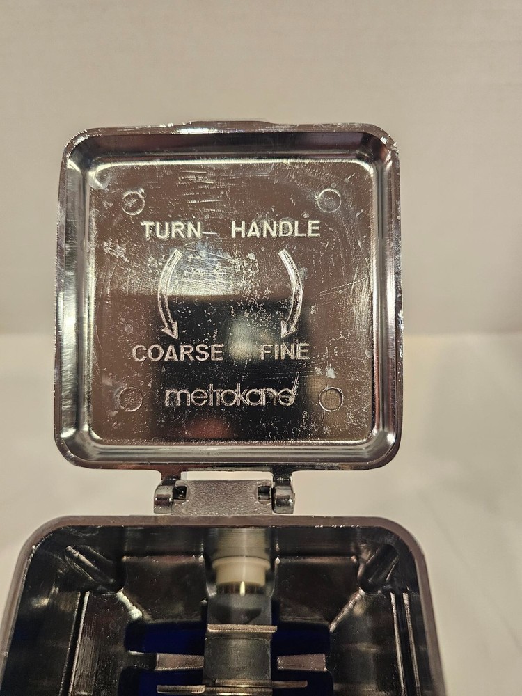 Barware Metrokane Manual Ice Crusher Chrome with Cobalt Blue Base