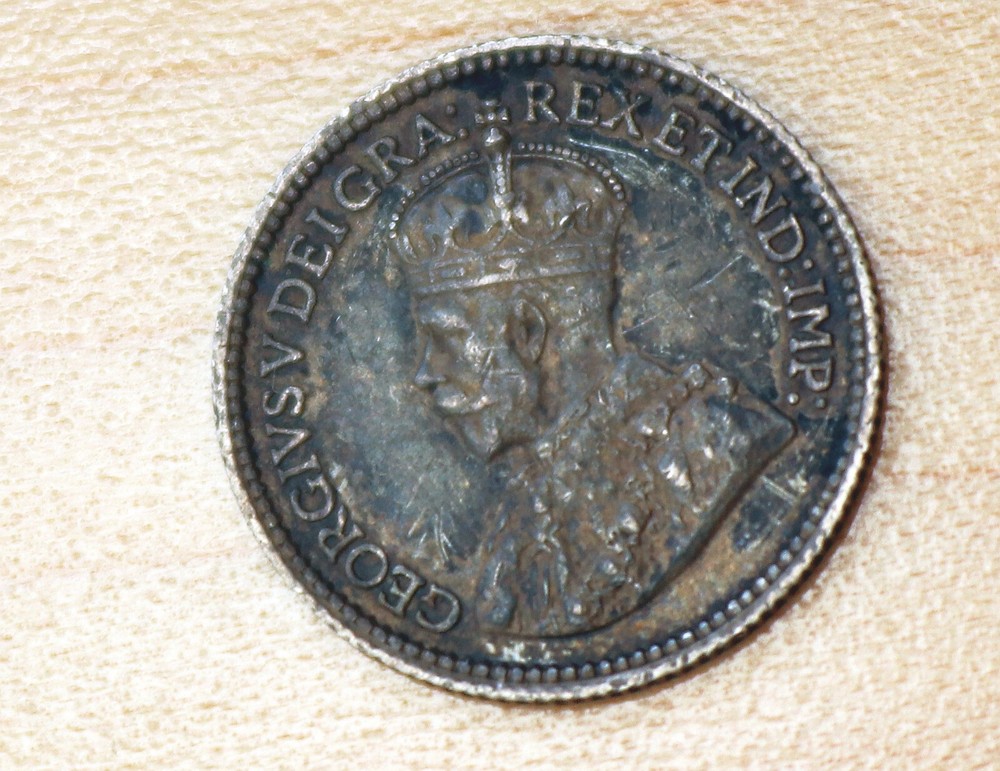 1913 Canada 5 Cents Silver