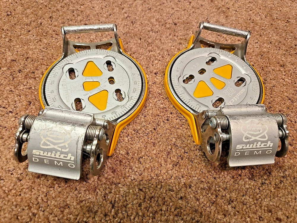 Switch Demo Clicker Step-In Snowboard Bindings With Plates & Mounting Hardware