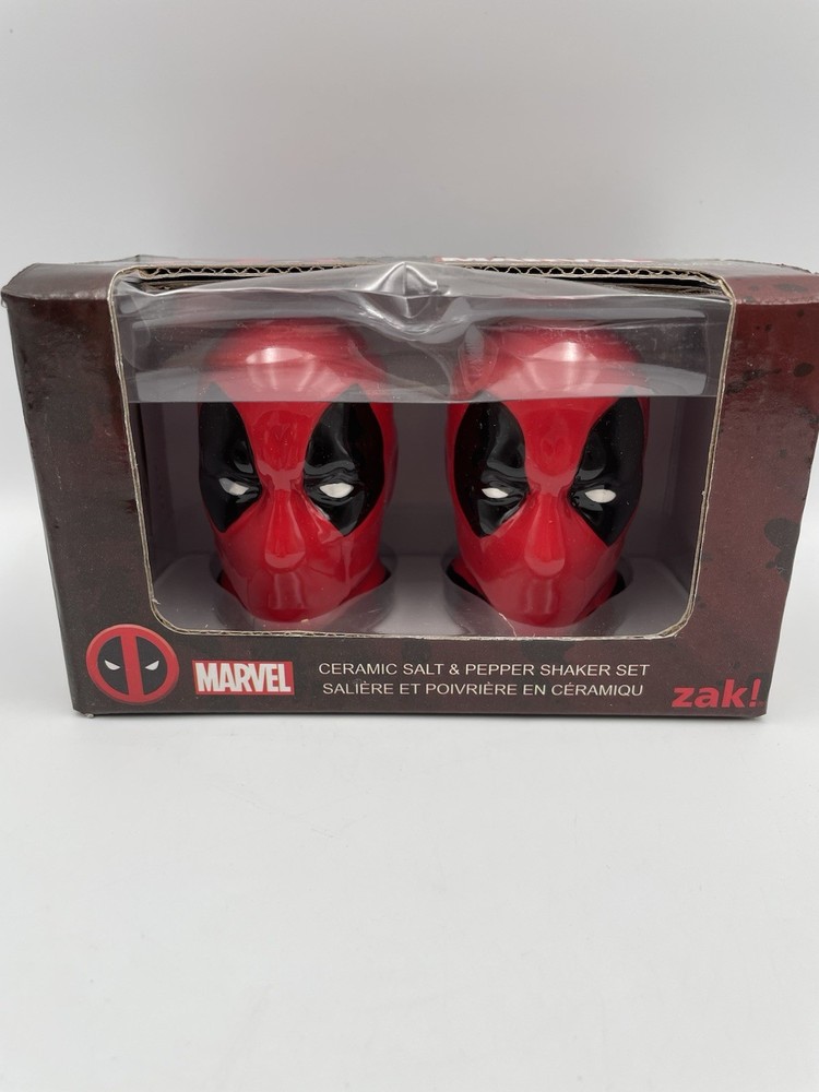 Marvel Comics DEADPOOL Ceramic Salt and Pepper Shaker Set New Zak!